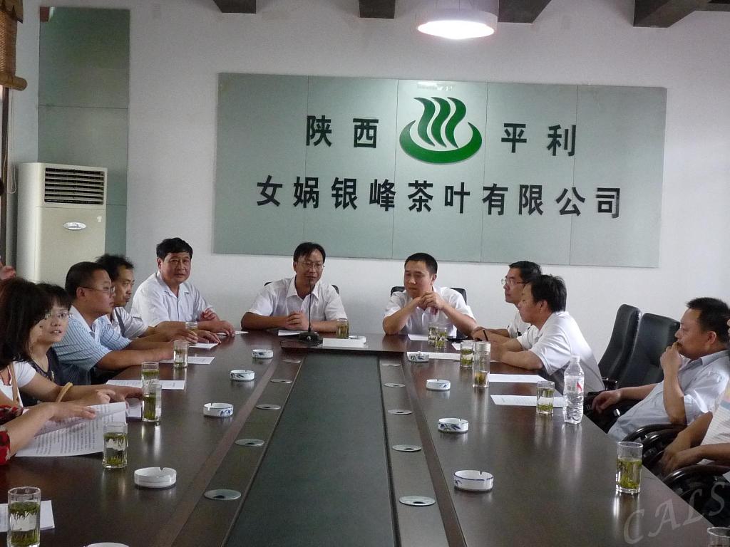 平利县政府领导与dhy80999教师座谈